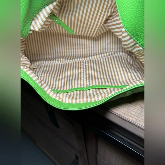 Kate Spade New York Cobble Hill Little Minka. Shamrock. Crossbody or handheld. - Picture 9 of 14